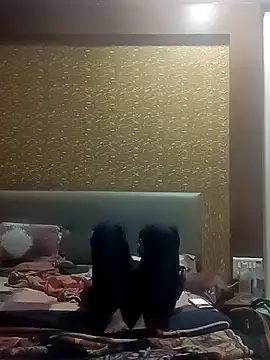 Snapshot of RNlov chatting on 12, 11, 2025 RNlov online show from 12, 11, 2025