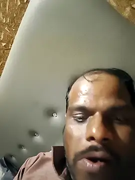 Snapshot of RNlov chatting on 12, 11, 2025 RNlov online show from 12, 11, 2025