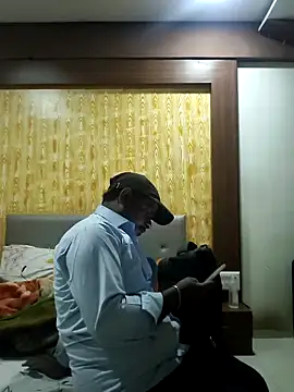 Snapshot of RNlov chatting on 13, 11, 2025 RNlov online show from 13, 11, 2025