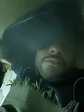 Snapshot of RNlov chatting on 17, 11, 2025 RNlov online show from 17, 11, 2025