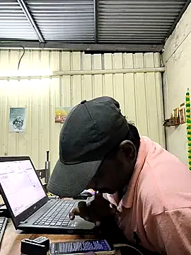 Snapshot of RNlov chatting on 18, 11, 2025 RNlov online show from 18, 11, 2025