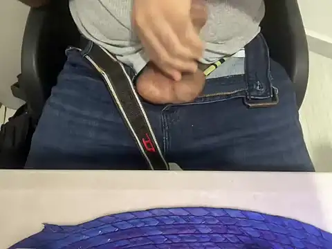 Snapshot of EdgarLopez69 chatting on 4, 3, 2026 EdgarLopez69 online show from 4, 3, 2026