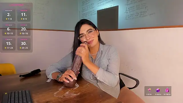 Snapshot of Juli_Casanova chatting on 8, 6, 2026 Juli Casanova online show from 8, 6, 2026