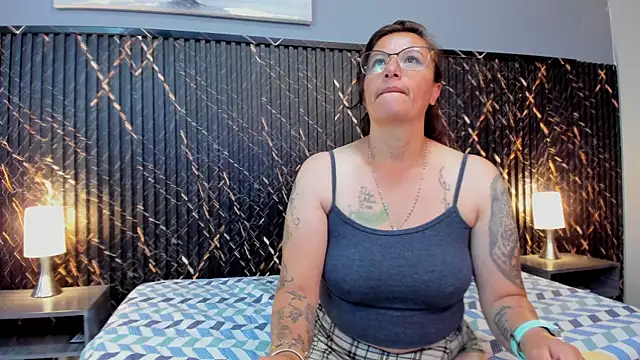 Snapshot of alice_h4rt chatting on 8, 11, 2025 alice h4rt online show from 8, 11, 2025