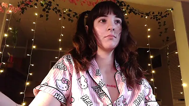 Snapshot of Trickylucy555 chatting on 14, 5, 2026 Trickylucy555 online show from 14, 5, 2026