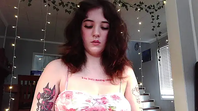 Snapshot of Trickylucy555 chatting on 27, 5, 2026 Trickylucy555 online show from 27, 5, 2026