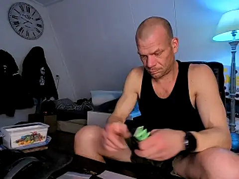 Kinky Play1 online show from 10, 2, 2026