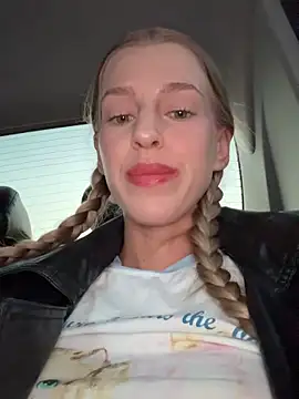 kira mia online show from 11, 3, 2026