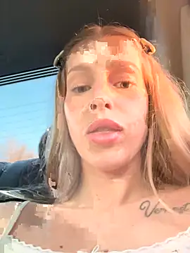 kira mia online show from 28, 3, 2026