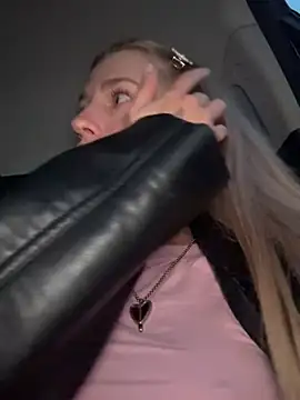 kira mia online show from 4, 4, 2026