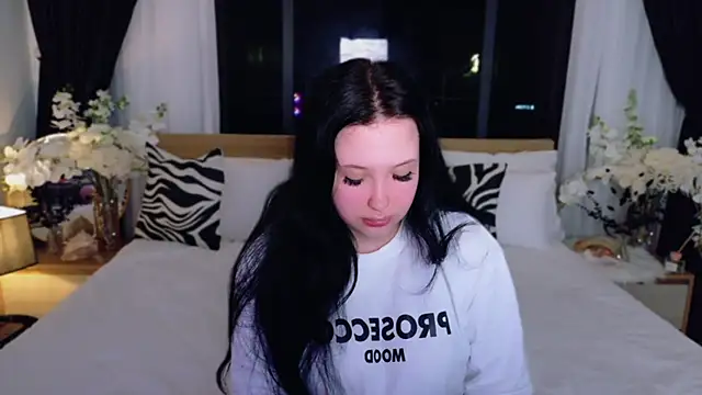 Snapshot of Felicia_Herceg chatting on 15, 11, 2025 Felicia Herceg online show from 15, 11, 2025