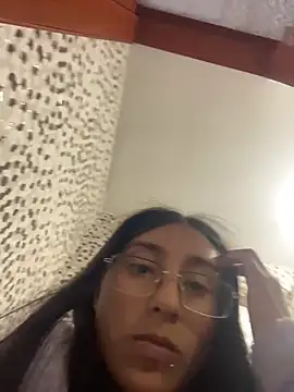 Snapshot of Violeet-Smith chatting on 4, 2, 2026 Violeet-Smith online show from 4, 2, 2026