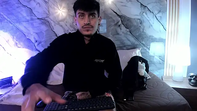 Snapshot of enzorodriguezz chatting on 12, 11, 2025 enzorodriguezz online show from 12, 11, 2025