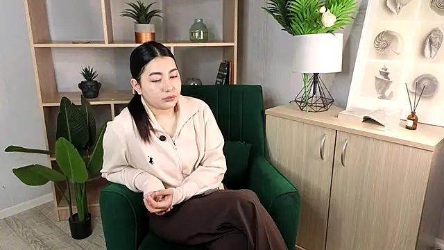 LorieGiang online show from 22, 10, 2025