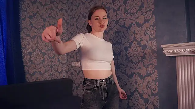 KarlynGow online show from 3, 11, 2025