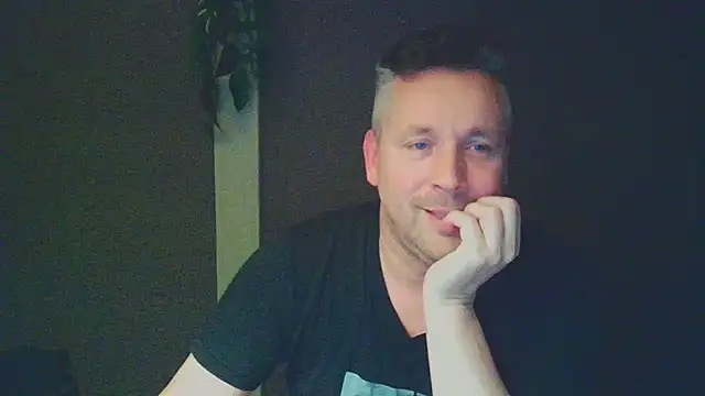 Snapshot of Woody_Longbong chatting on 12, 11, 2025 Woody Longbong online show from 12, 11, 2025