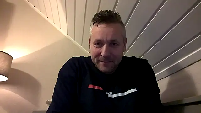 Snapshot of Woody_Longbong chatting on 18, 11, 2025 Woody Longbong online show from 18, 11, 2025