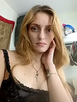Snapshot of Tessietee chatting on 19, 4, 2026 Tessietee online show from 19, 4, 2026