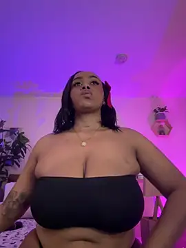 Snapshot of YariRose chatting on 6, 4, 2026 YariRose online show from 6, 4, 2026