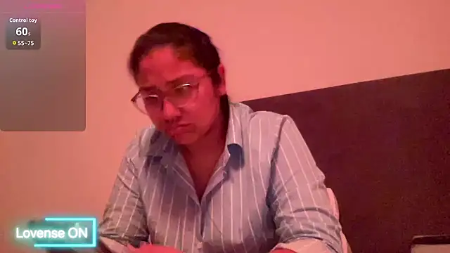 Snapshot of Kmiii21 chatting on 9, 5, 2026 Kmiii21 online show from 9, 5, 2026