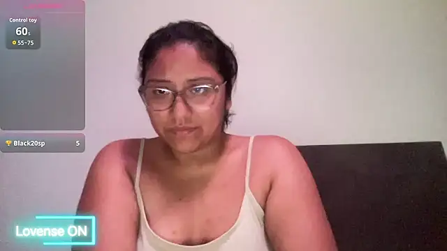Snapshot of Kmiii21 chatting on 10, 5, 2026 Kmiii21 online show from 10, 5, 2026