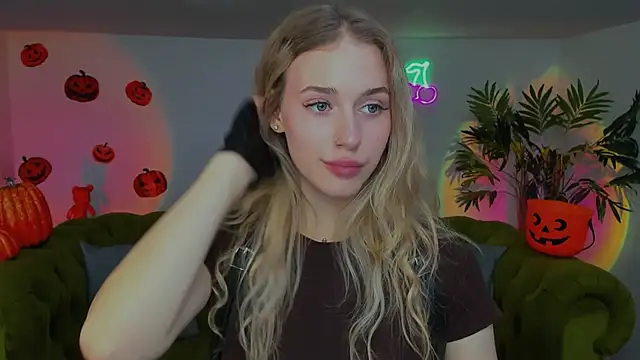 sassy cutie online show from 30, 10, 2025