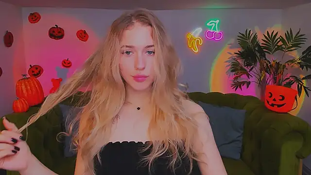 sassy cutie online show from 3, 11, 2025