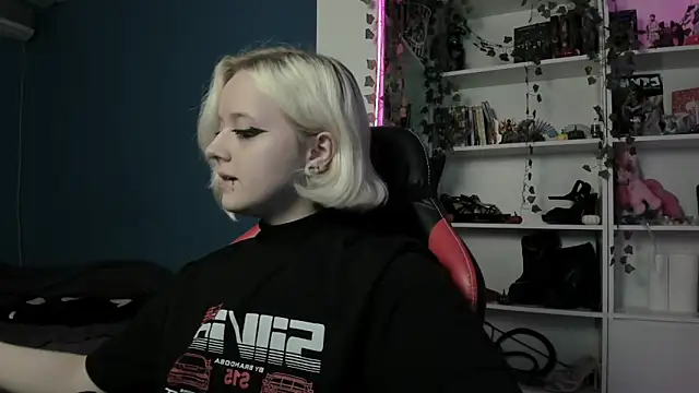 Holy Mistress S online show from 12, 11, 2025