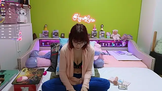  HeraLuna  online show from 5, 3, 2026