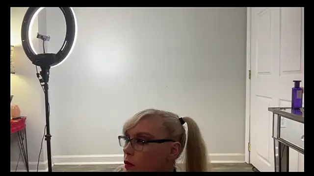 Snapshot of daddysprincess731 chatting on 6, 11, 2025 daddysprincess731 online show from 6, 11, 2025