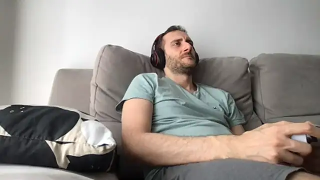 Snapshot of LukaShyGuy chatting on 6, 6, 2026 LukaShyGuy online show from 6, 6, 2026