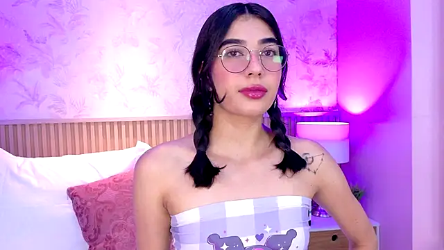 AdelineJhones online show from 9, 11, 2025