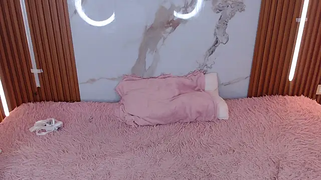 rosselyn  online show from 23, 11, 2025