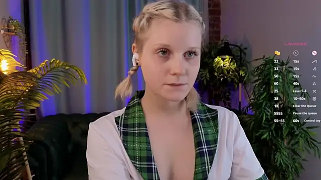 ShineJoan online show from 11, 11, 2025