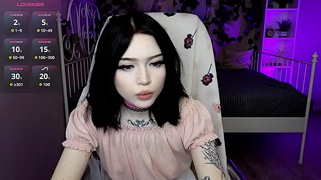 Emma Kirks online show from 6, 11, 2025