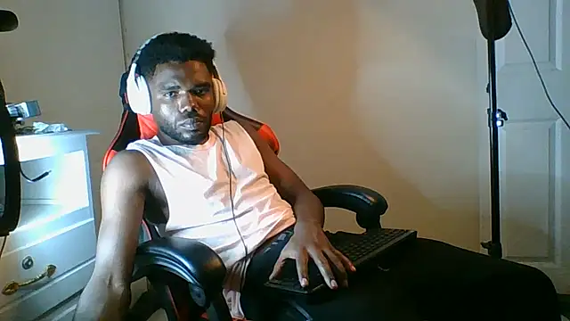 Snapshot of Suamyst_25 chatting on 28, 5, 2026 Suamyst 25 online show from 28, 5, 2026