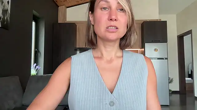 Snapshot of AliceLili chatting on 24, 6, 2026 AliceLili online show from 24, 6, 2026