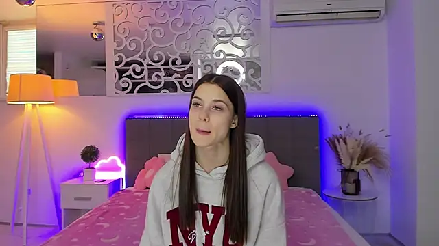 LuisaClover online show from 19, 1, 2026