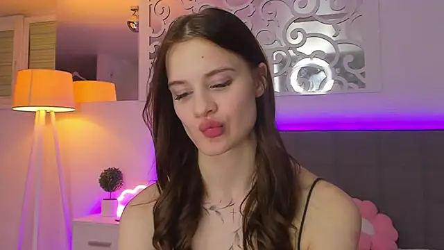 LuisaClover online show from 23, 2, 2026