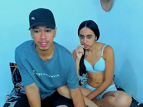 Snapshot of karoll_and_erik chatting on 22, 10, 2025 karoll and erik online show from 22, 10, 2025