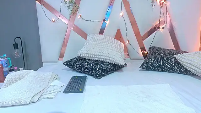 SeleneGibson   online show from 3, 2, 2026