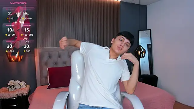 Maxii18  online show from 5, 11, 2025