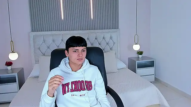 Maxii18  online show from 2, 12, 2025