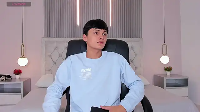 Maxii18  online show from 17, 12, 2025