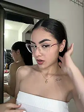 IslaCole online show from 7, 2, 2026