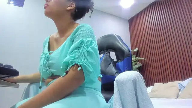 Snapshot of agata18_ chatting on 4, 4, 2026 agata18 online show from 4, 4, 2026