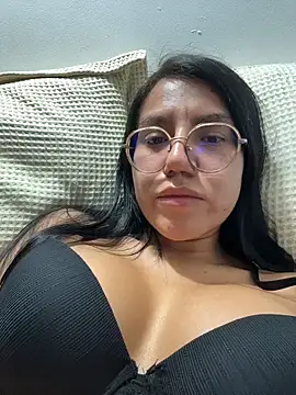 Snapshot of violetbunnyy1 chatting on 16, 12, 2025 violetbunnyy1 online show from 16, 12, 2025
