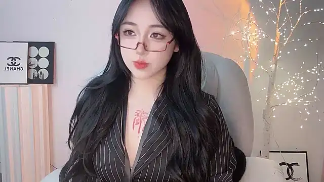 Love-hanzaizai718 online show from 16, 11, 2025