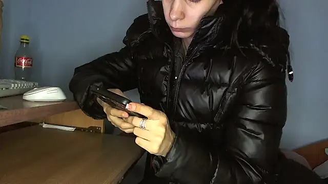 Snapshot of andreea713 chatting on 29, 3, 2026 andreea713 online show from 29, 3, 2026