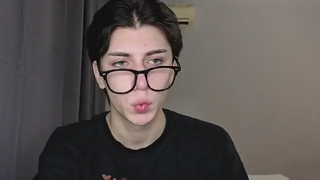 Oliver star boy  online show from 4, 11, 2025